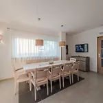 Deluxe Four Bedroom With Private Pool 6