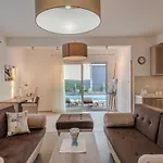 Villa Deluxe Four Bedroom With Private Pool 6 *
