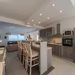 Villa Deluxe Four Bedroom With Private Pool 6 *