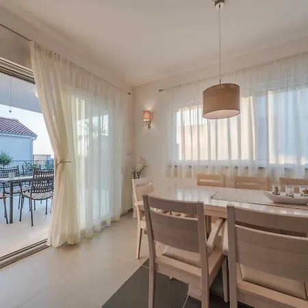 Deluxe Four Bedroom With Private Pool 6 Vila *