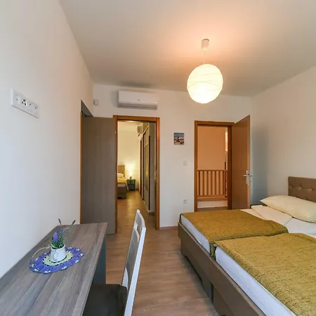 Deluxe Four Bedroom With Private Pool 6 Debeljak