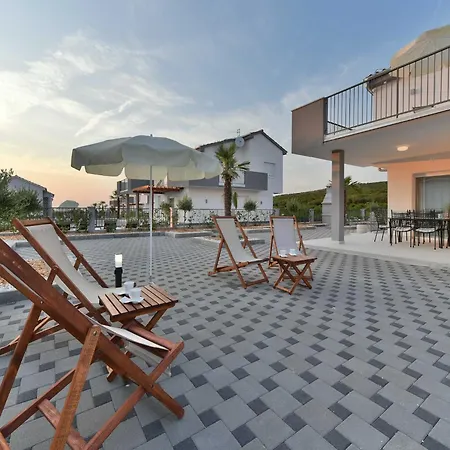 Deluxe Four Bedroom With Private Pool 6 Vila *