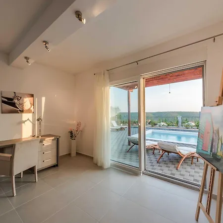 Vila Deluxe Four Bedroom With Private Pool 6 *