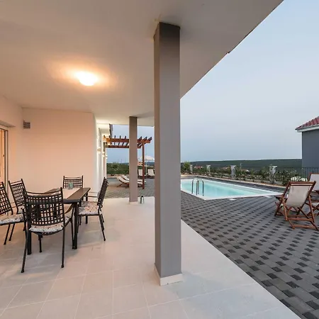 Vila Deluxe Four Bedroom With Private Pool 6 *