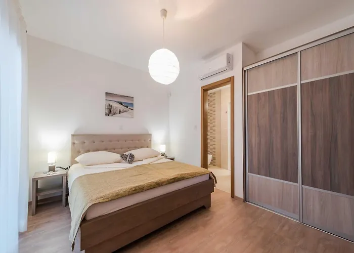 Deluxe Four Bedroom With Private Pool 6