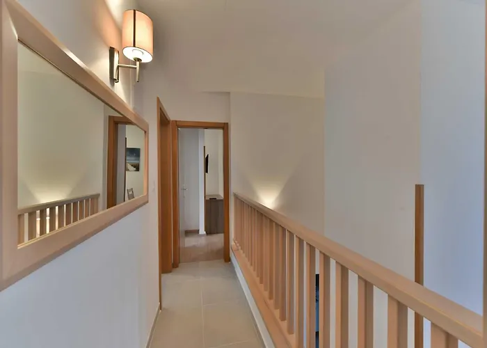 Deluxe Four Bedroom With Private Pool 6