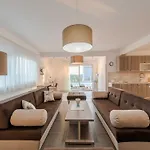 Deluxe Four Bedroom With Private Pool 6 *