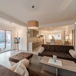 Deluxe Four Bedroom With Private Pool 6 * Debeljak