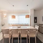 Deluxe Four Bedroom With Private Pool 6 וילה *