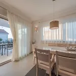 Deluxe Four Bedroom With Private Pool 6 וילה *