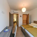 Deluxe Four Bedroom With Private Pool 6 Debeljak