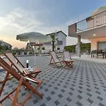 Deluxe Four Bedroom With Private Pool 6 וילה *