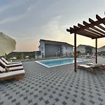 וילה Deluxe Four Bedroom With Private Pool 6