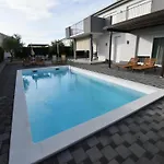 וילה Deluxe Four Bedroom With Private Pool 6 Debeljak