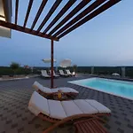 Deluxe Four Bedroom With Private Pool 6 וילה Debeljak