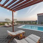 וילה Deluxe Four Bedroom With Private Pool 6