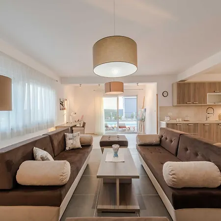 Deluxe Four Bedroom With Private Pool 6 *