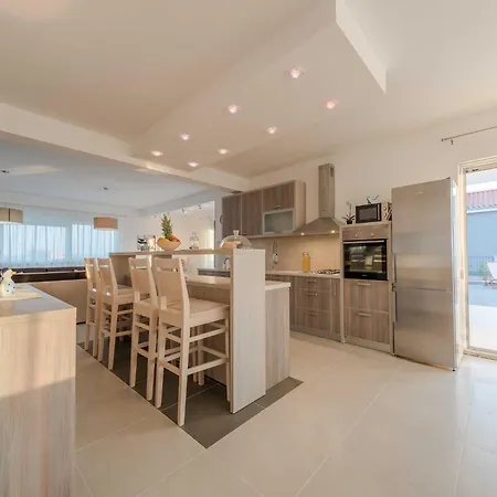 Deluxe Four Bedroom With Private Pool 6 Vila