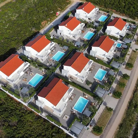 Deluxe Four Bedroom With Private Pool 6 Villa