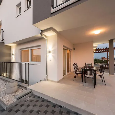 Villa Deluxe Four Bedroom With Private Pool 6 *