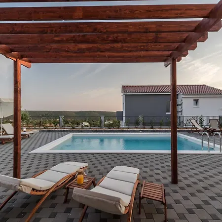 Deluxe Four Bedroom With Private Pool 6 Vila Debeljak