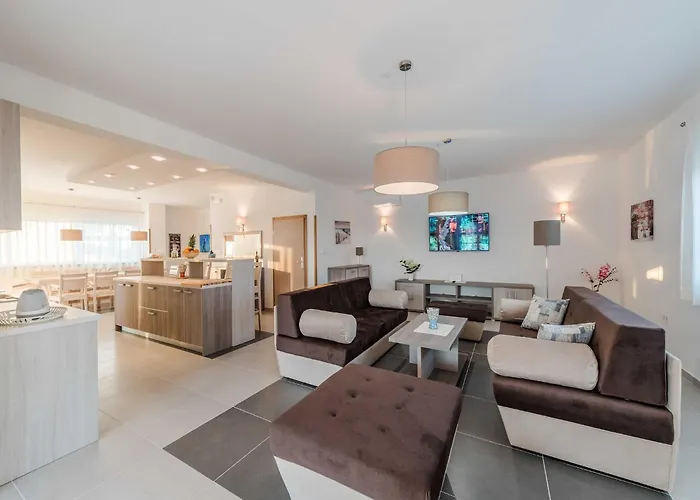 Deluxe Four Bedroom With Private Pool 6 빌라