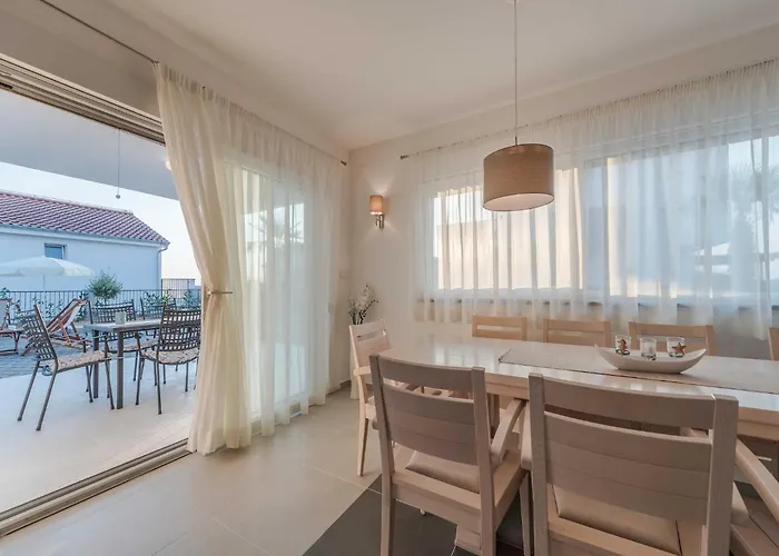 Deluxe Four Bedroom With Private Pool 6 빌라 *