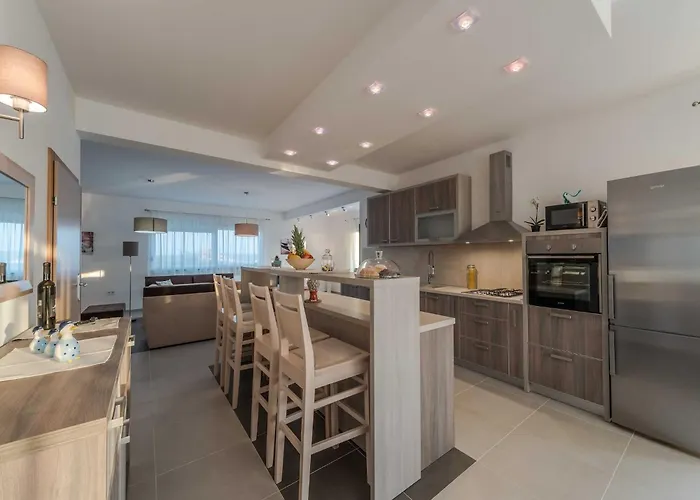 빌라 Deluxe Four Bedroom With Private Pool 6 *