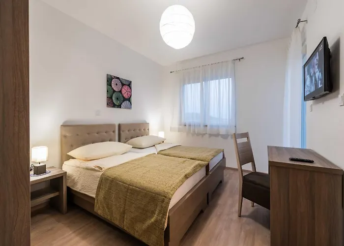 빌라 Deluxe Four Bedroom With Private Pool 6 Debeljak