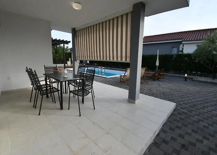 빌라 Deluxe Four Bedroom With Private Pool 6 Debeljak