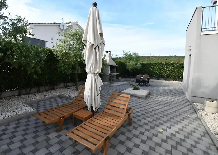Deluxe Four Bedroom With Private Pool 6 빌라