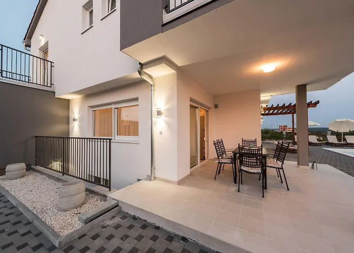 빌라 Deluxe Four Bedroom With Private Pool 6 *