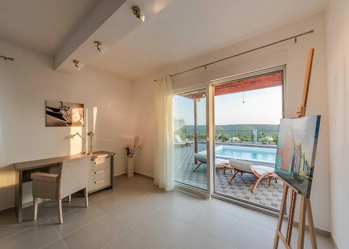 빌라 Deluxe Four Bedroom With Private Pool 6 *