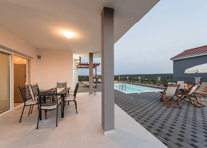 빌라 Deluxe Four Bedroom With Private Pool 6 *
