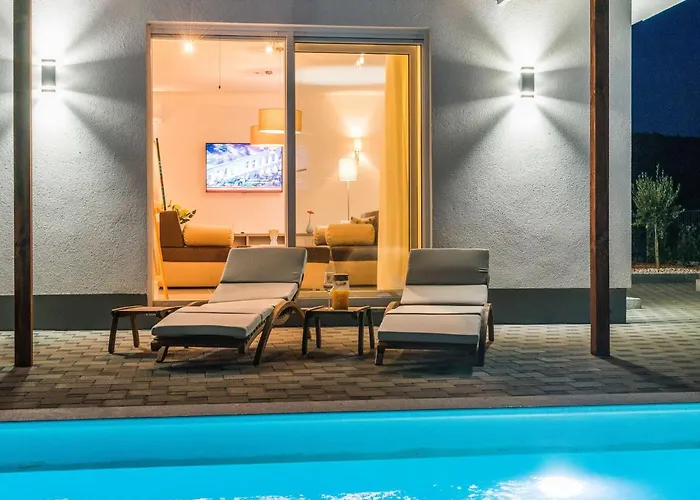 빌라 Deluxe Four Bedroom With Private Pool 6